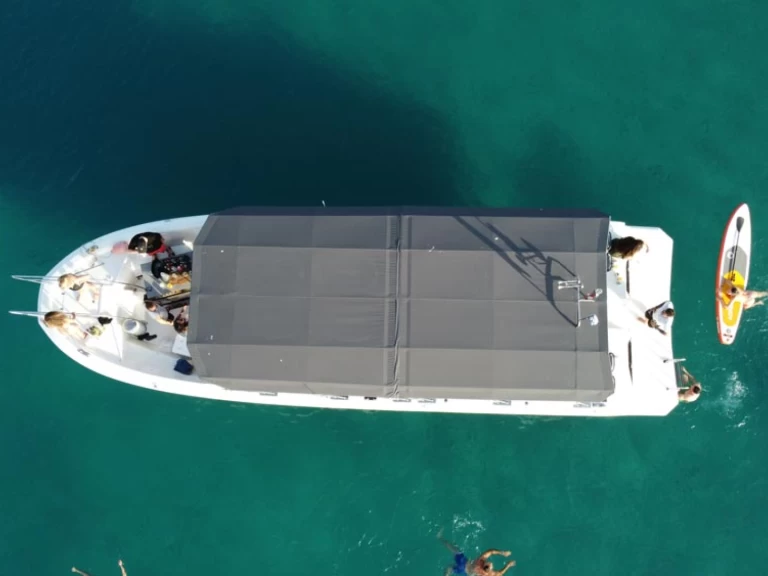 Mercan Stark 45 de alquiler a Limáni Karrá