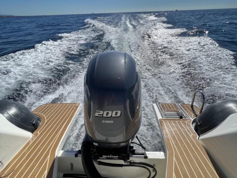 Alquiler Neumática Capelli con o sin  título de navegación