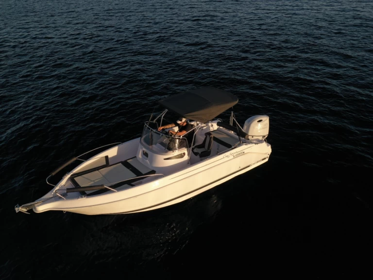 Alquiler de B2 Marine Cap Ferret 702 Open en Ajaccio