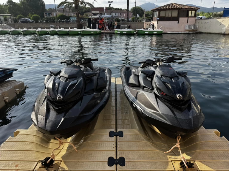 Alquiler de Sea-Doo Sea-Doo RXP-X 300, en Port Grimaud