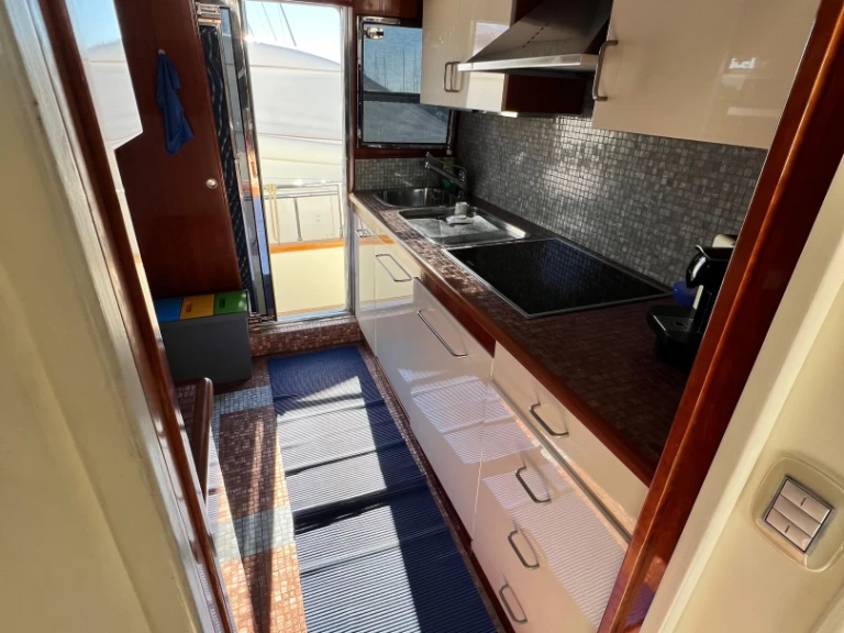 Alquiler de barcos Porto di Salerno barato de falcon 80