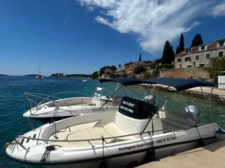 Insidias Marine HM 22 Fly de alquiler a Poljica