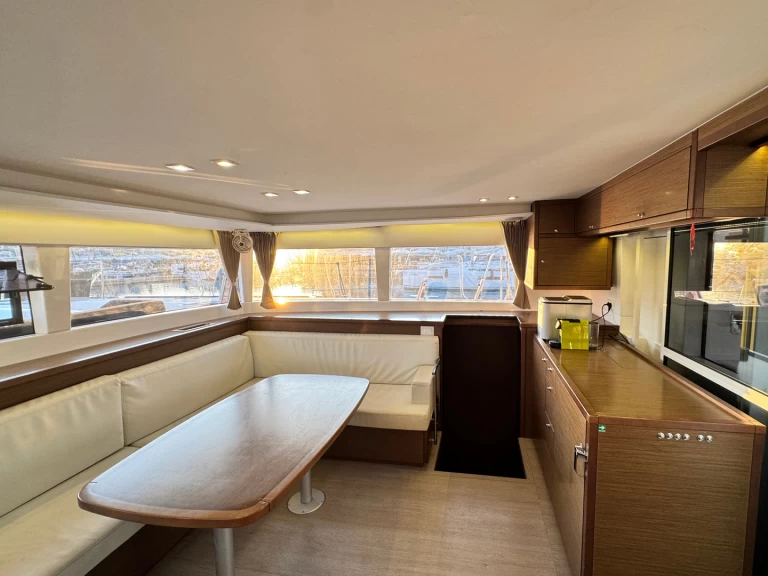 Catamarán para alquilar Nikiána al mejor precio