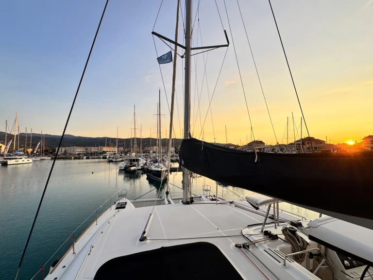 Alquiler de Lagoon Lagoon 450 Sport Top en Lefkáda