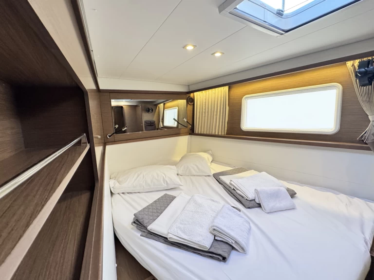 Alquiler de barcos Lefkáda barato de Lagoon 450 Sport Top