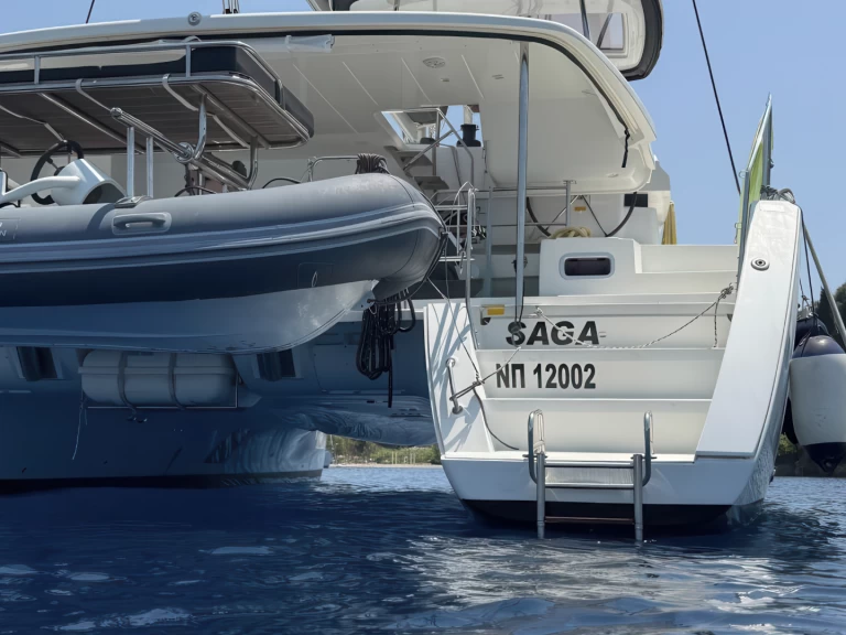 Alquiler de barcos Nikiána barato de Lagoon 450 Sport Top