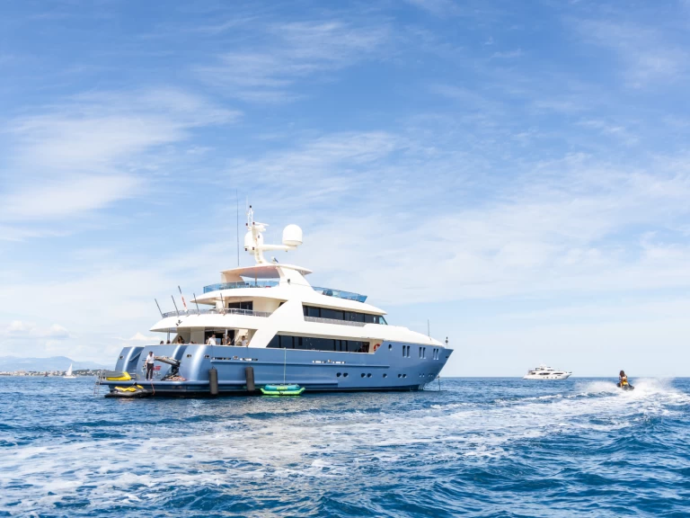 Concept-Marine Custom tri-deck 42 Metre de alquiler a Cannes