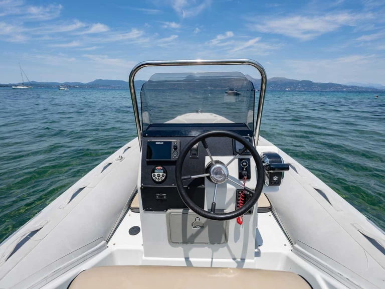 Alquiler de Neumática, con o sin patrón Oceanic Kontokáli