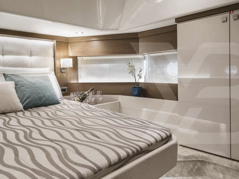 Cranchi Eco Trawler Long Distance 43 de alquiler a Marina de Portimão