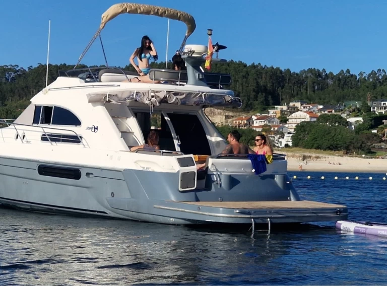 Alquiler de barcos Sanxenxo barato de Sealine 350 Fly