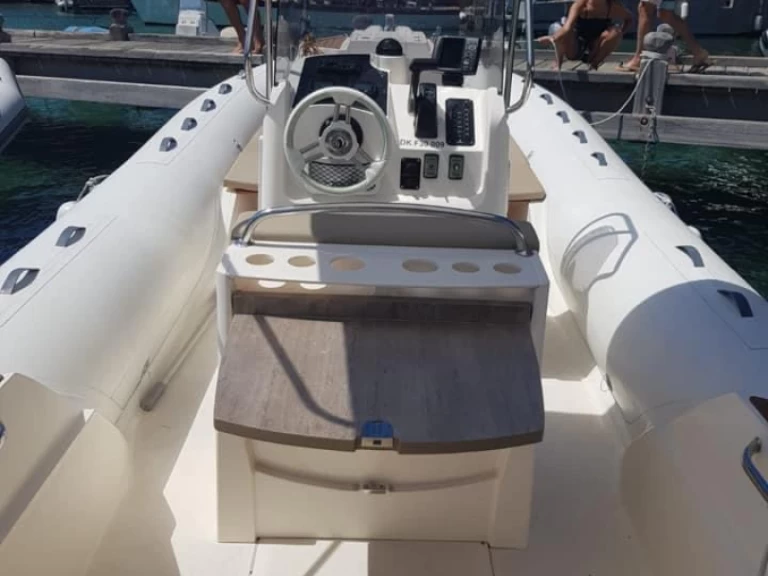 Alquiler de Capelli Tempest 700 Sun en Hyères