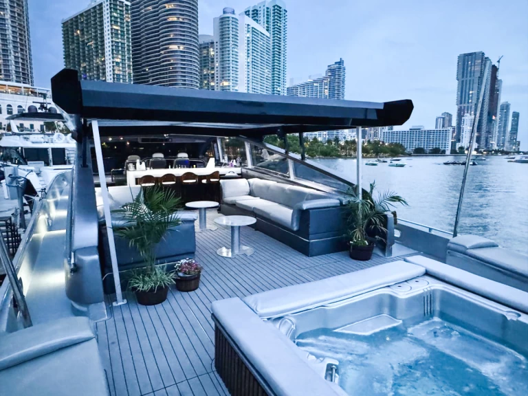 Alquiler de embarcaciones Leopard (Arno) 27 meters enNorth Miami Beach en Samboat