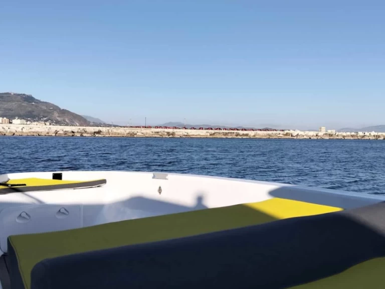 Alquiler Lancha  con o sin  título de navegación