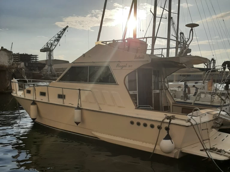 Alquiler de embarcaciones Raffaelli Regal 35 enCastellammare di Stabia en Samboat