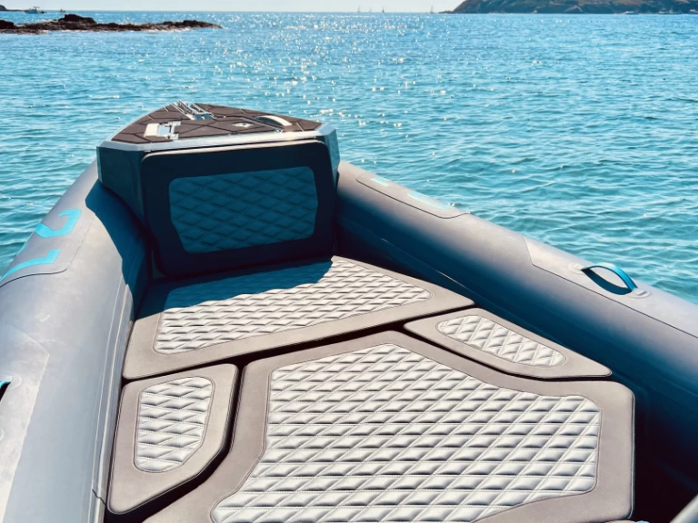 Alquiler Neumática Highfield con o sin  título de navegación