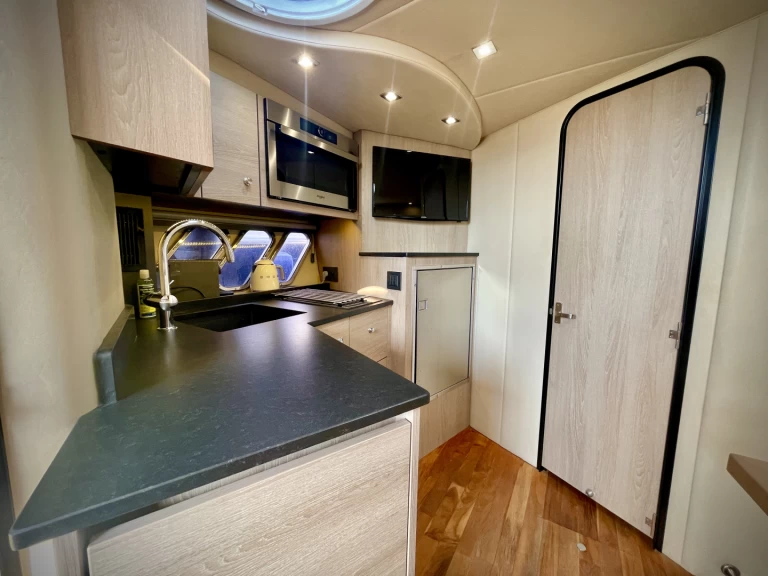 Alquiler Yate de lujo Cruisers con o sin  título de navegación