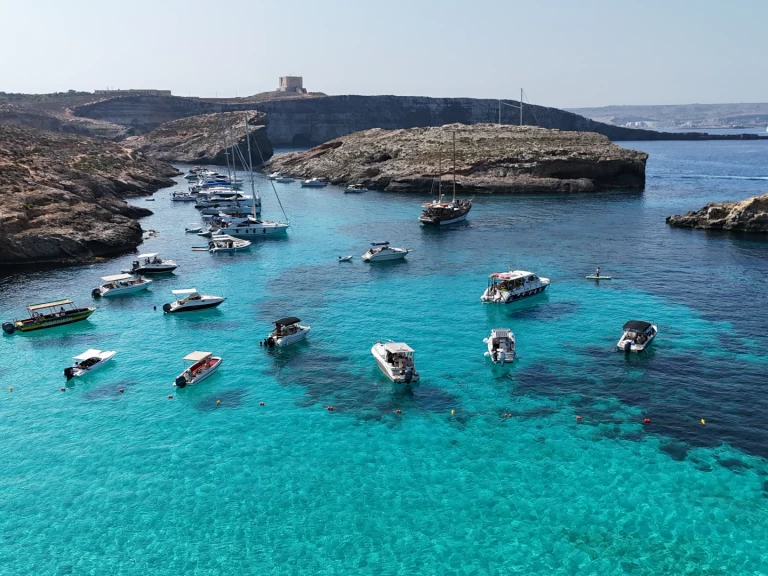 Coronet motoring de alquiler a Ċirkewwa