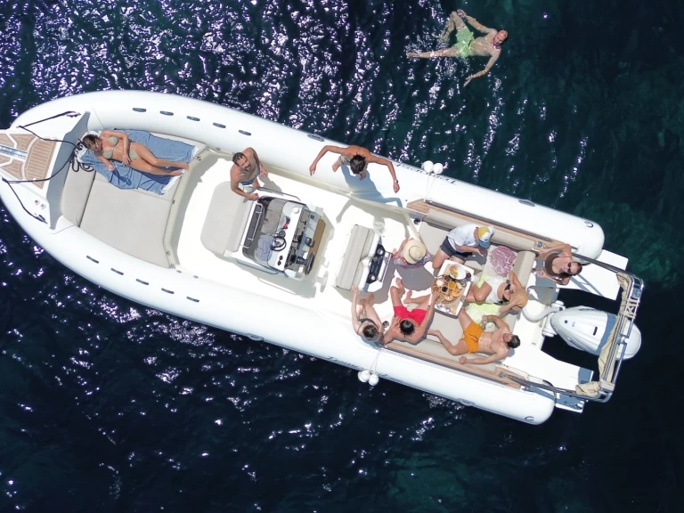 Alquiler Neumática Capelli con o sin  título de navegación