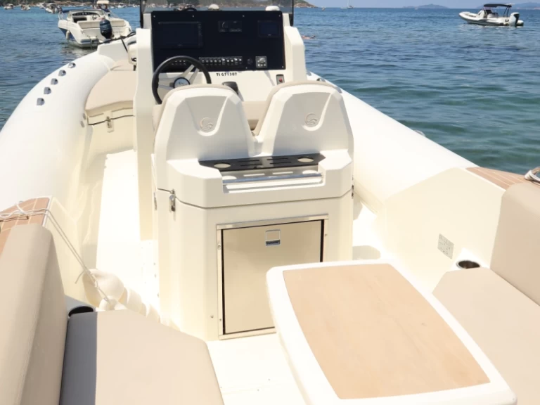 Alquiler Neumática Capelli con o sin  título de navegación