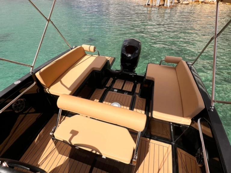 Alquiler de barcos Santa Eulària des Riu barato de Nuva M6