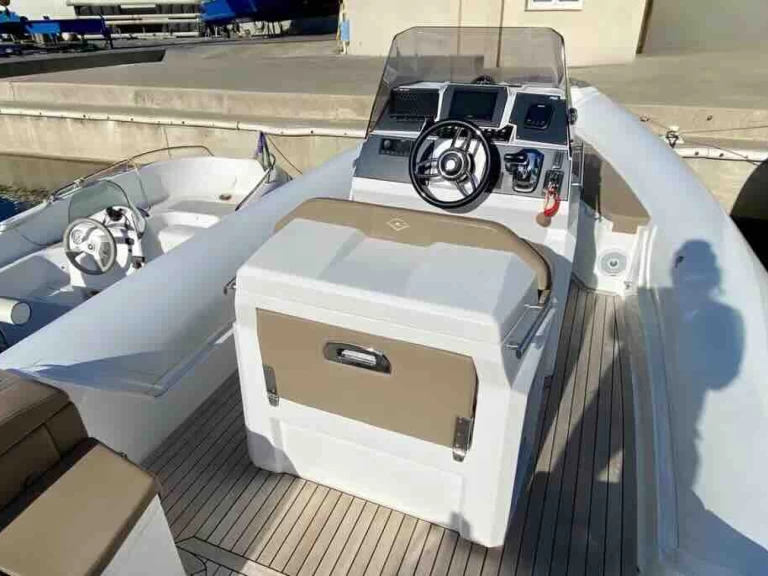 Alquiler de barcos Palermo barato de Renier R8 Tourer