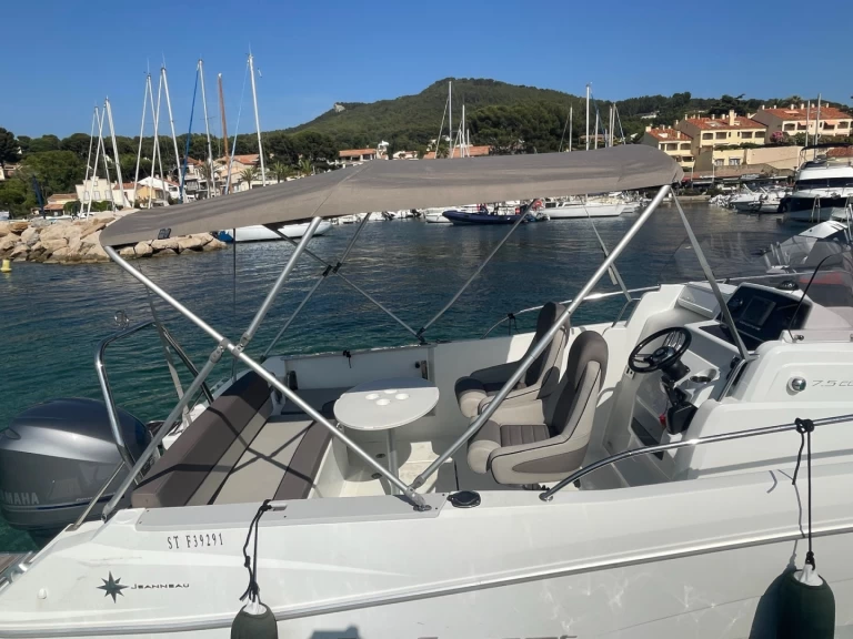 Alquiler La Madrague - Jeanneau Cap Camarat 7.5 CC en SamBoat