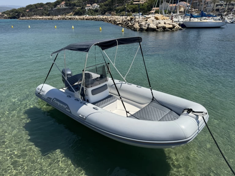 Alquiler de Capelli Tempest 505 Easy en La Madrague