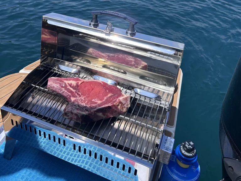 Alquiler de barcos Toulon barato de Activ 755 Sundeck