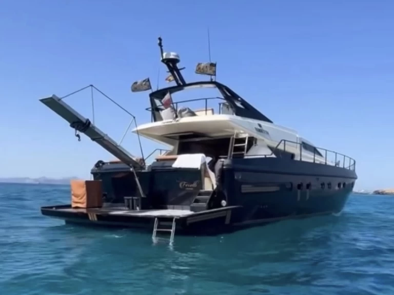 Yate de lujo para alquilar Port Esportiu Marina d'Eivissa al mejor precio