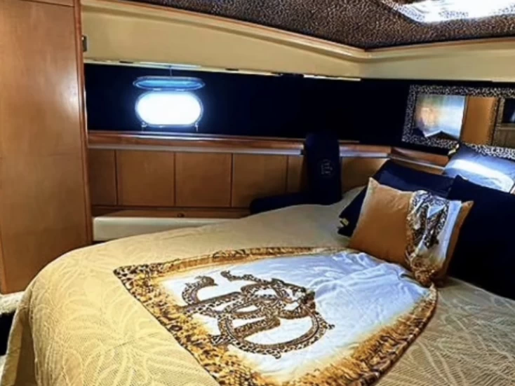 Alquiler de Ferretti Ferretti 630 Fly en Port Esportiu Marina d'Eivissa