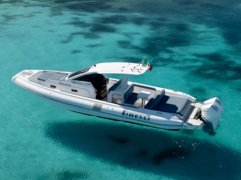 Pirelli Pirelli 35 de alquiler a Porto Cervo