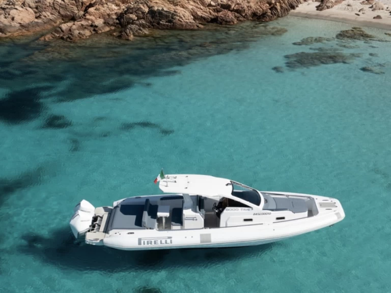 Alquiler de Pirelli Pirelli 35 en Porto Cervo