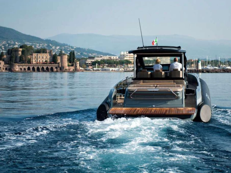 Alquiler de embarcaciones Sacs REBEL 47 enCannes en Samboat