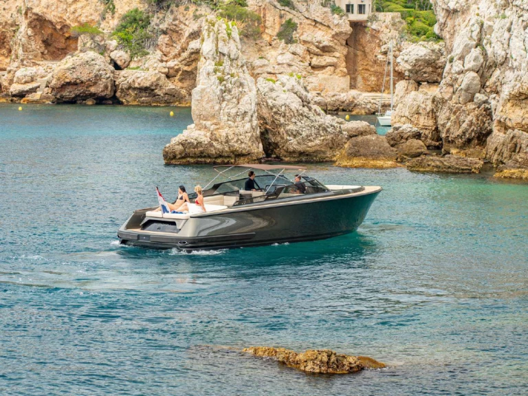 Alquiler de Reborn Bowrider 38 en Antibes