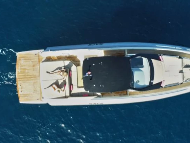 Alquiler de embarcaciones Sacs Rebel 40 enJuan-les-Pins en Samboat