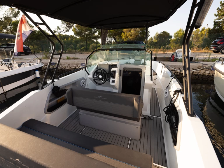 Alquiler de embarcaciones Northmaster Northmaster 685 Cruiser enŠibenik en Samboat