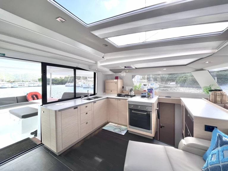 Alquiler de embarcaciones Fountaine Pajot Tanna 47 enParham Town en Samboat