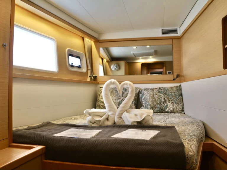 Lagoon Lagoon 450 de alquiler a Parham Town