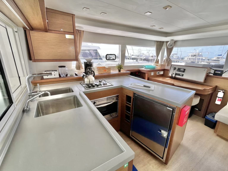 Lagoon Lagoon 450 F de alquiler a Parham Town