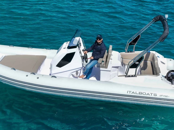 Alquiler Lancha en Pula -  Italboats Predator 700