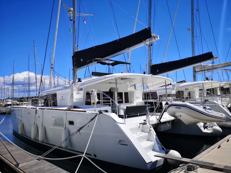 Alquiler de Catamarán, con o sin patrón Lagoon Šibenik
