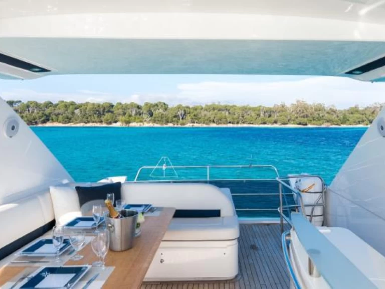 Alquiler de Princess Princess 64 Fly en Beaulieu-sur-Mer