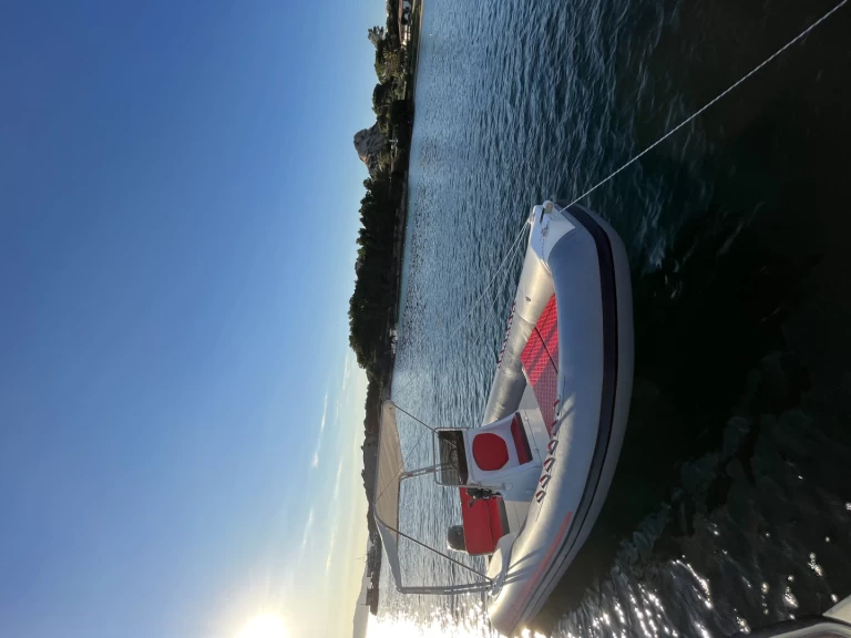 Neumática para alquilar Port of Cannigione al mejor precio