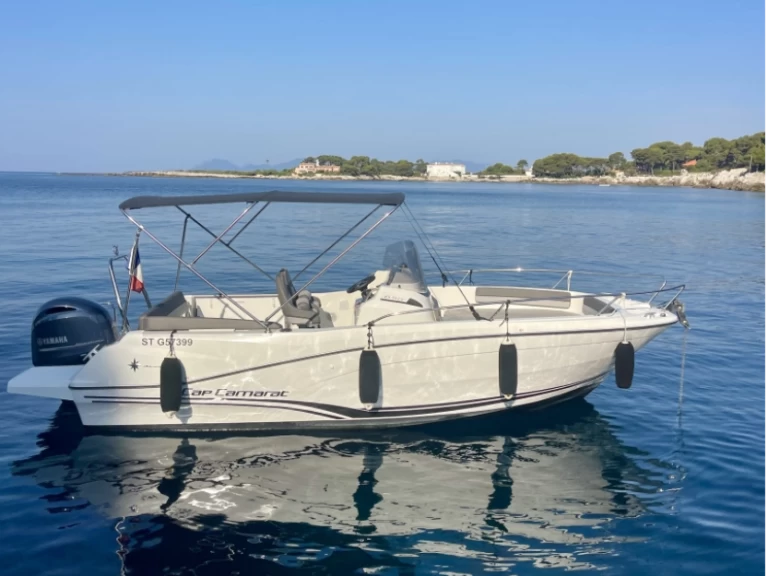 Alquiler de Jeanneau Cap Camarat 6.5 CC Serie 3 en Antibes