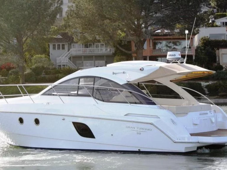 Alquiler de Gran Turismo 38 en Juan-les-Pins