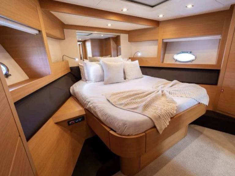 Alquiler de Yate de lujo, con o sin patrón Pershing Antibes