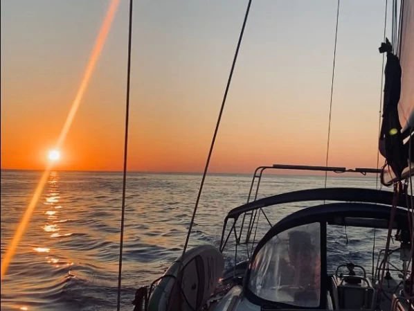 Alquiler de embarcaciones Jeanneau Sun Odyssey 49 enParos (Isla) en Samboat