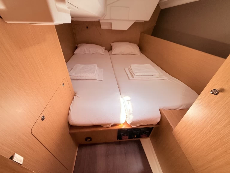 Bénéteau Oceanis 38.1 de alquiler a Sukošan