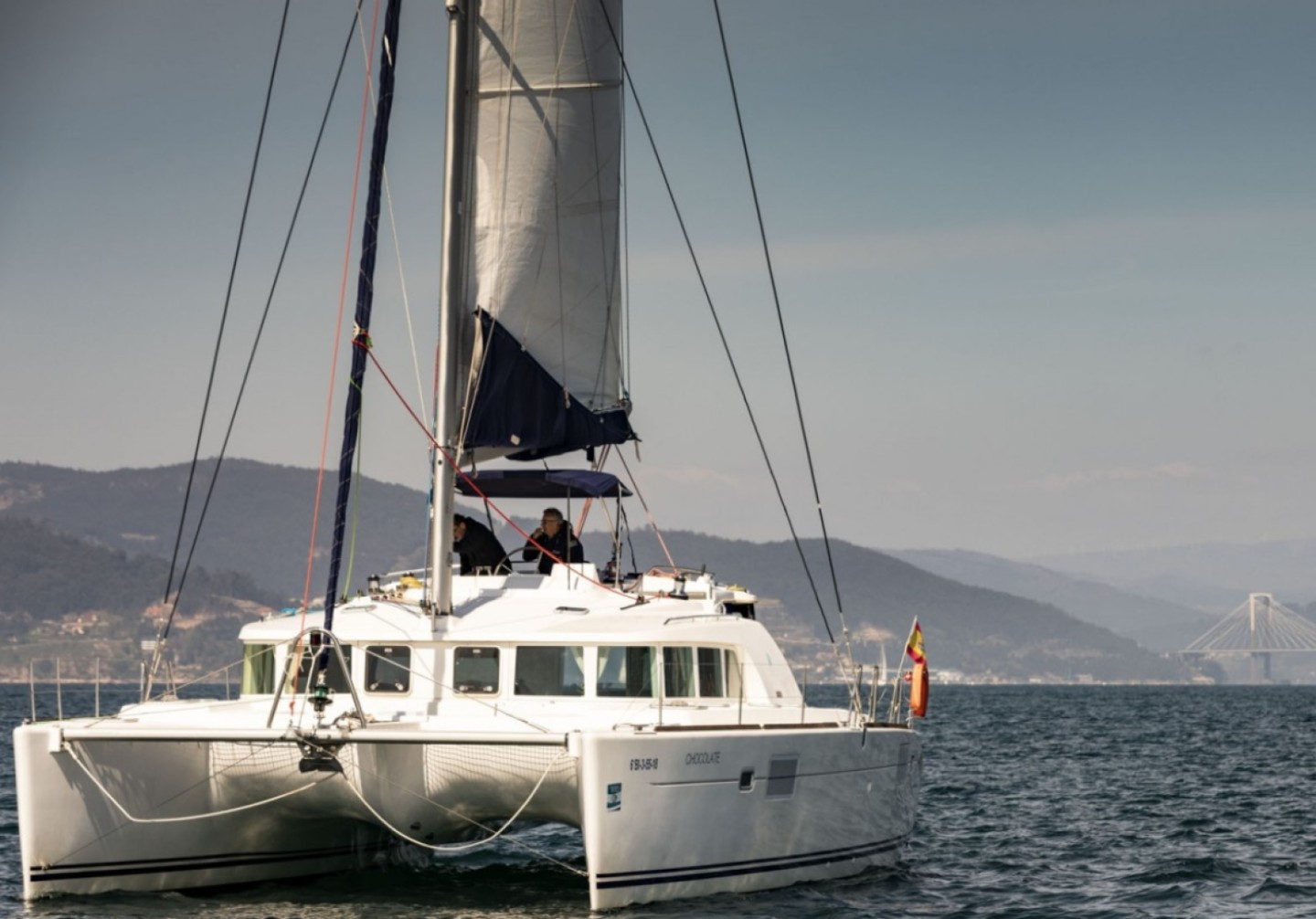CHOCOLATE Catamarán de ensueño para navegar la costa gallega