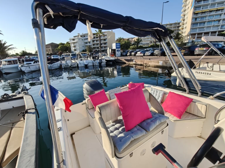 Alquiler de barcos Sainte-Maxime barato de Stealth Mithos 